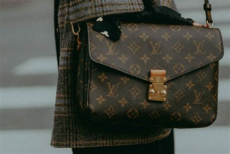 echte louis vuitton tas herkennen|10 Manieren om een Neppe Louis Vuitton tas te Herkennen.